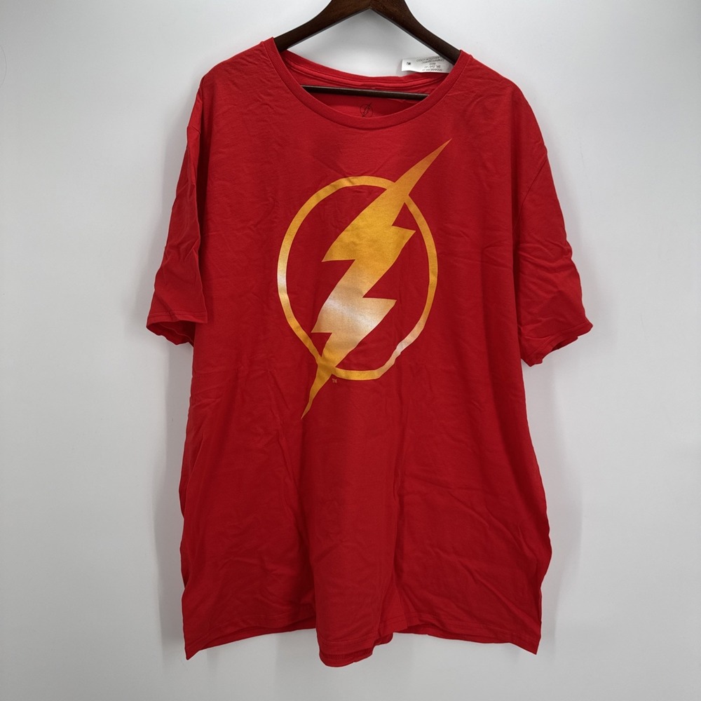 DC The Flash Men's M Red Short Sleeve T-Shirt.